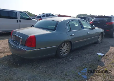 2004 Lincoln Town Car Executive/Signature z USA, uszkodzony, nr VIN 1LNHM81W44Y601648